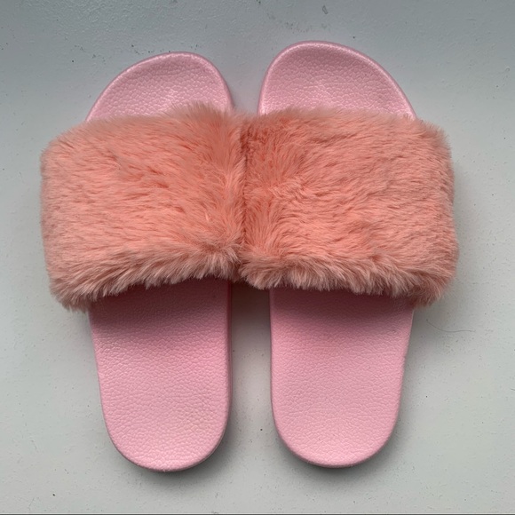 NEW Faux Fur Pink Slides - Picture 2 of 7